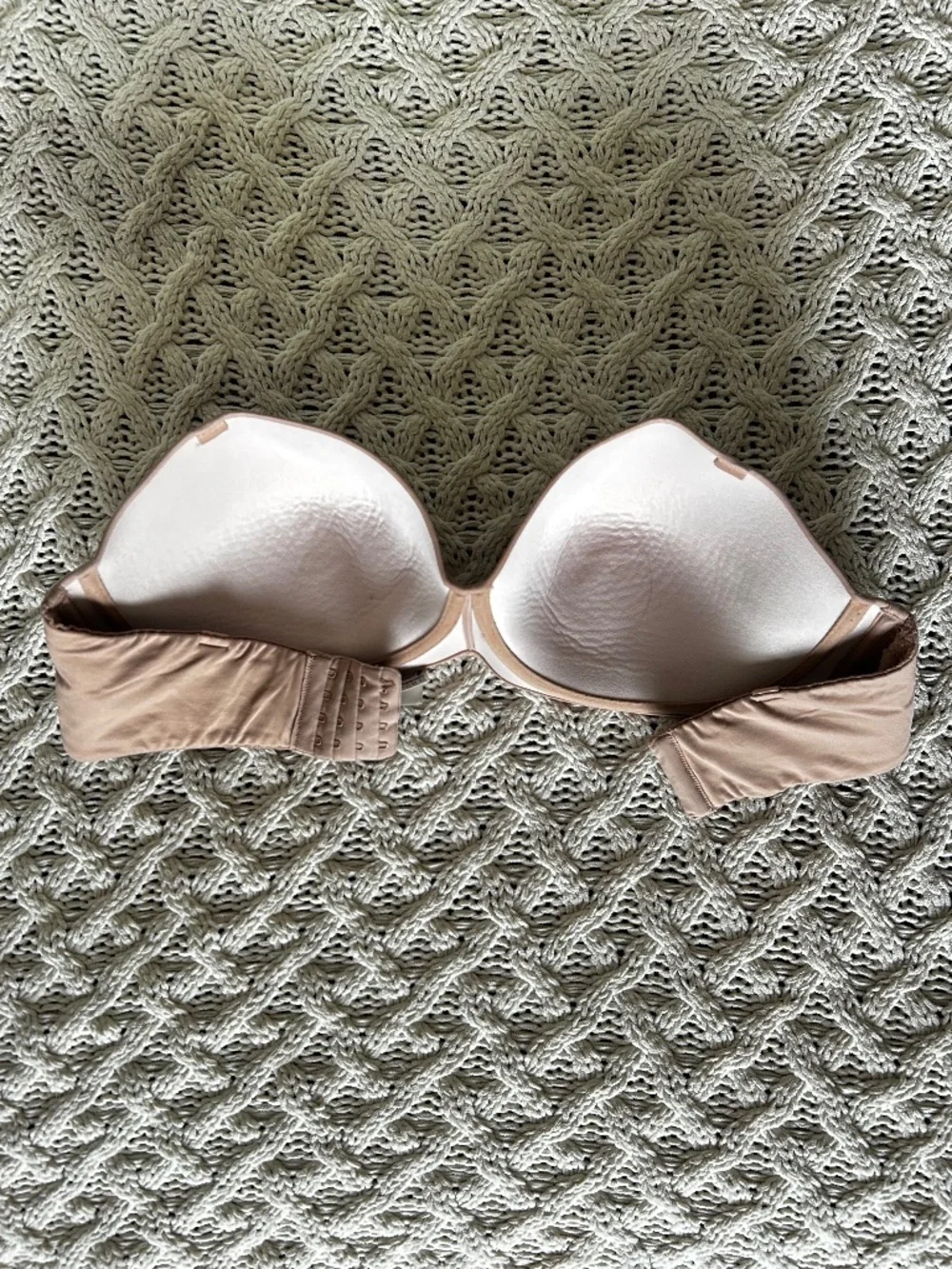Nude seamless strapless bra 🤎